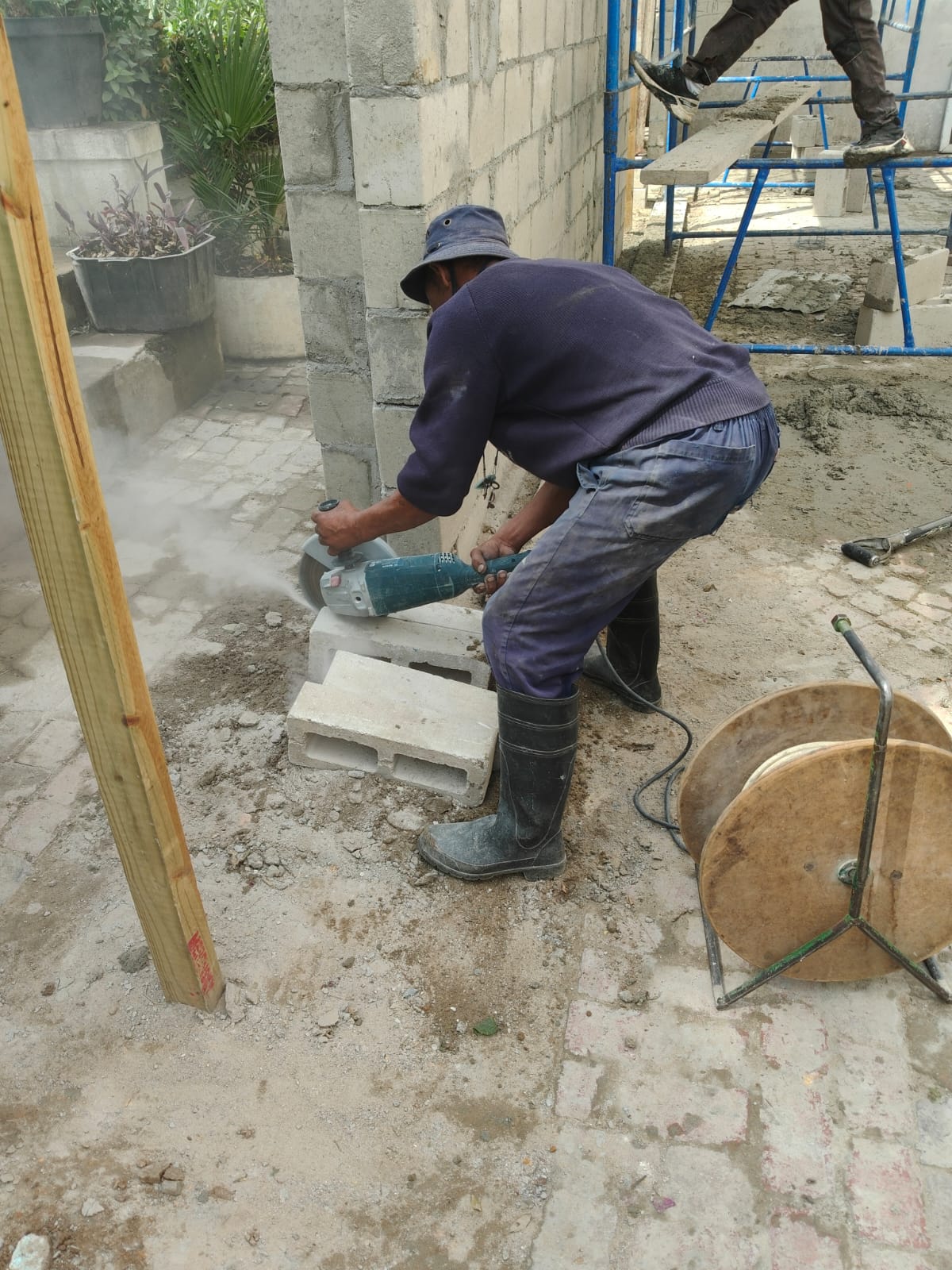 Builder cutting concrete blocks on site