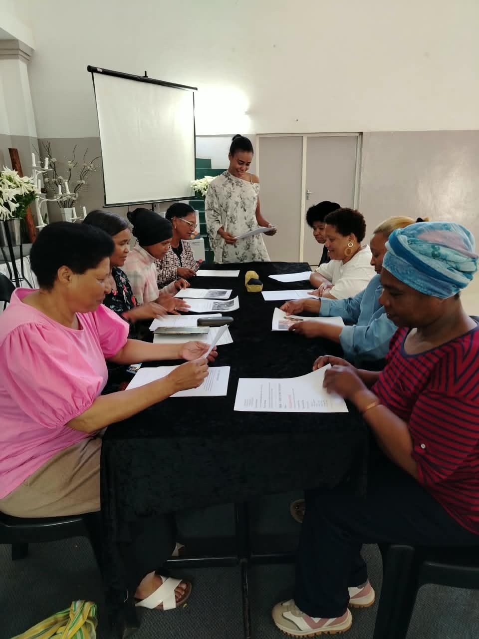 Participants reading through their week 1 course notes